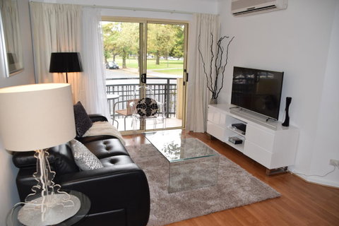 Spacious 4 BR And 2 Bathrooms City Apartment - Brisbane Tourism 16
