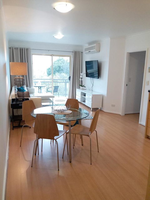 Spacious 4 BR And 2 Bathrooms City Apartment - Brisbane Tourism 13