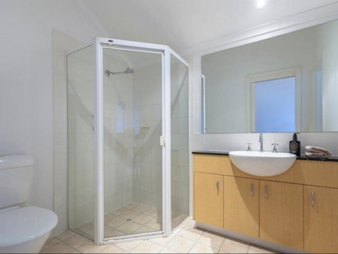 Spacious 4 BR And 2 Bathrooms City Apartment - Brisbane Tourism 9