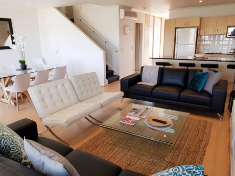 Spacious 4 BR And 2 Bathrooms City Apartment - Brisbane Tourism 0