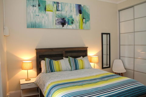 Smugglers Inn Studio Apartments - Brisbane Tourism 12