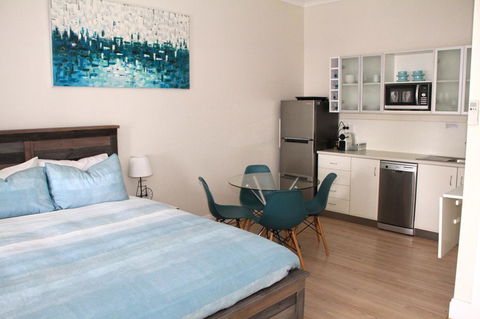 Smugglers Inn Studio Apartments - Brisbane Tourism 4