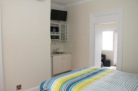 Smugglers Inn Studio Apartments - Brisbane Tourism 15