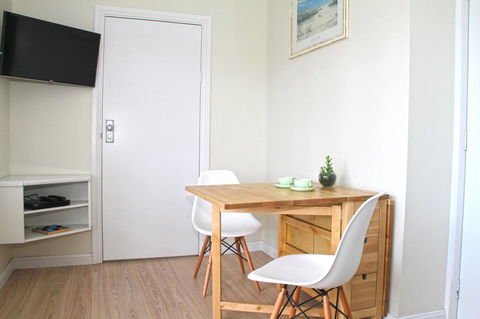 Smugglers Inn Studio Apartments - Brisbane Tourism 14