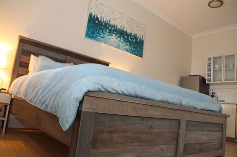 Smugglers Inn Studio Apartments - Brisbane Tourism 9