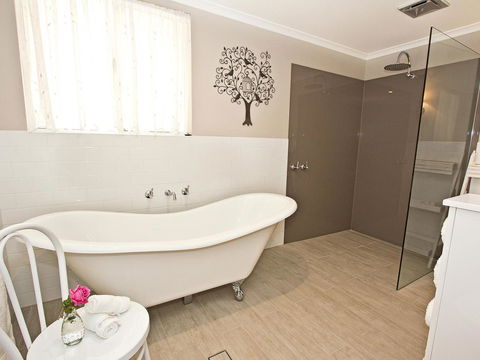 Queen's Cottage Barossa Valley - Tourism Brisbane 1