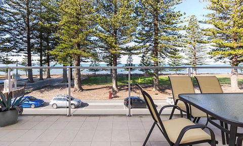 Breeze Beachfront Apartment - Tourism Brisbane 40