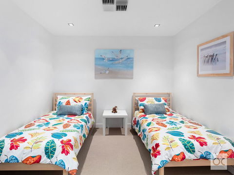 Breeze Beachfront Apartment - Tourism Brisbane 28