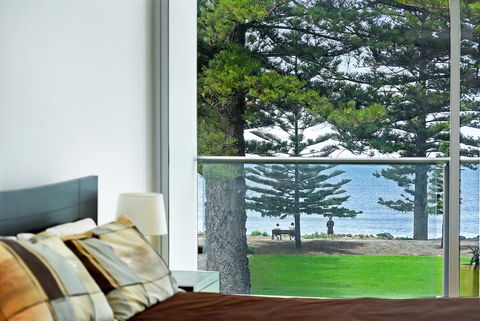 Breeze Beachfront Apartment - Tourism Brisbane 11