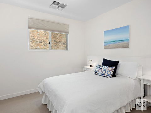 Breeze Beachfront Apartment - Tourism Brisbane 32