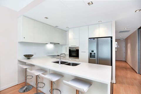 Breeze Beachfront Apartment - Tourism Brisbane 15