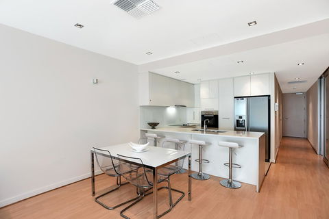 Breeze Beachfront Apartment - Tourism Brisbane 10