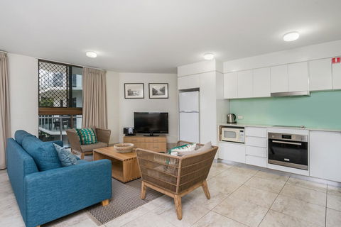 Bayview Beachfront Apartments, In Town Right On The Beach - Tourism Brisbane 40