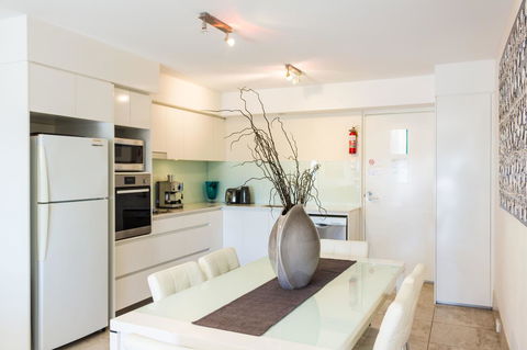Bayview Beachfront Apartments, In Town Right On The Beach - Tourism Brisbane 42