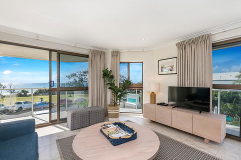 Bayview Beachfront Apartments, In Town Right On The Beach - Tourism Brisbane 36