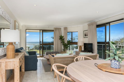 Bayview Beachfront Apartments, In Town Right On The Beach - Tourism Brisbane 30