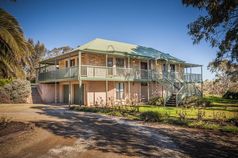 Angaston Saleyards Luxury Accommodation - Tourism Brisbane 0