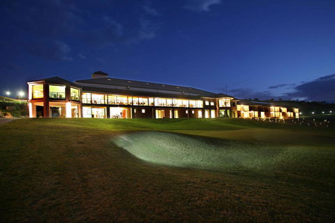 Lady Bay Hotel - Tourism Brisbane 0