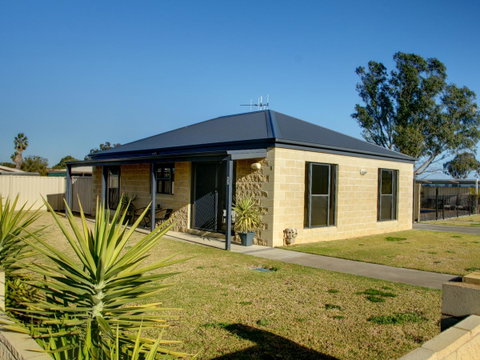DBJ Holiday Units - Tourism Brisbane 0