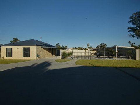 DBJ Holiday Units - Tourism Brisbane 1