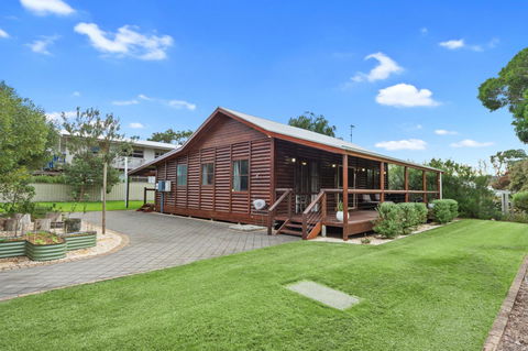 The Log Cabin - 47 Jetty Road - Tourism Brisbane 13