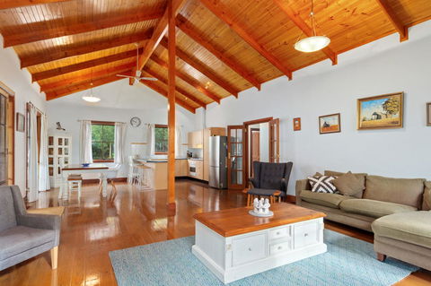 The Log Cabin - 47 Jetty Road - Tourism Brisbane 8