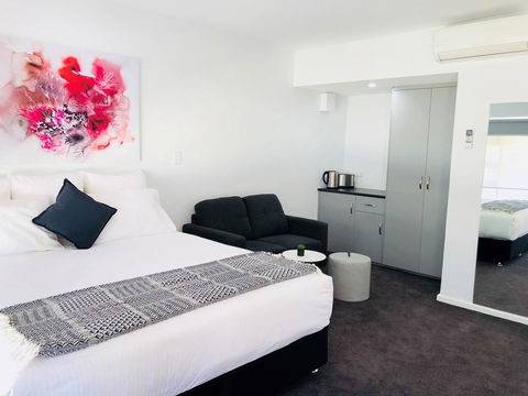 The Avenue Inn - Tourism Brisbane 0