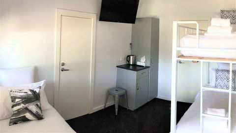 The Avenue Inn - Tourism Brisbane 24