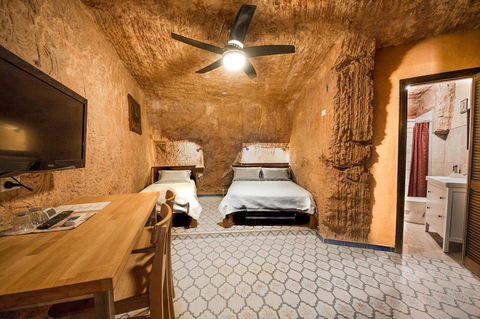 The Underground Motel - Brisbane Tourism 9