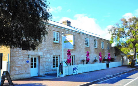 Caledonian Inn - Tourism Brisbane 1