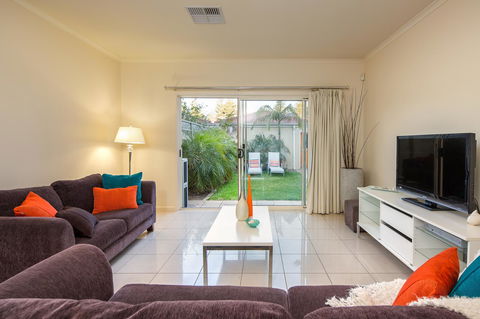 Adelaide Luxury Beach House - Brisbane Tourism 32
