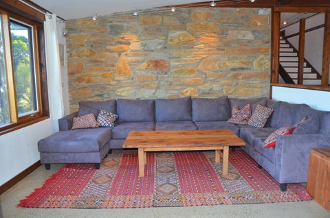 Of Stone & Wood Guesthouse - Tourism Brisbane 9