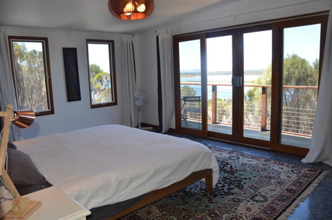 Of Stone & Wood Guesthouse - Tourism Brisbane 12