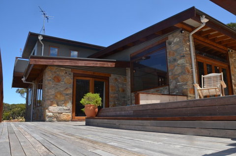 Of Stone & Wood Guesthouse - Tourism Brisbane 1