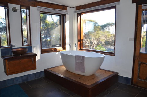 Of Stone & Wood Guesthouse - Tourism Brisbane 14