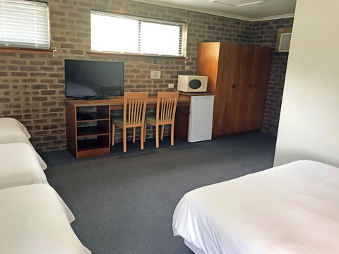 Lake Albert Motel - Tourism Brisbane 43