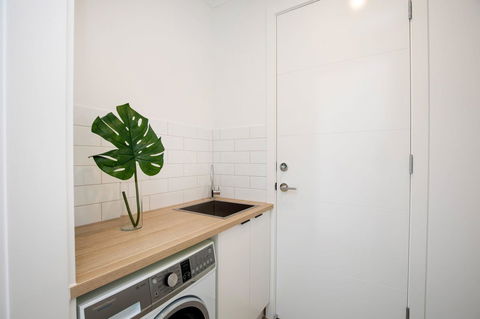 Brand New Affordable Luxury 3 Bedroom 3 Bathrooms House Close To Adelaide City, Chinatown, Beach, Adelaide Airport - Tourism Brisbane 6