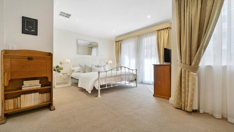 GOUGER 265 - Brisbane Tourism 12
