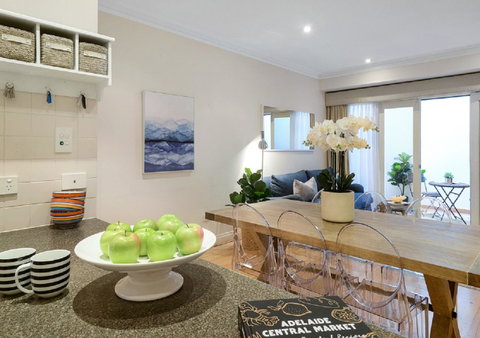 GOUGER 265 - Brisbane Tourism 13