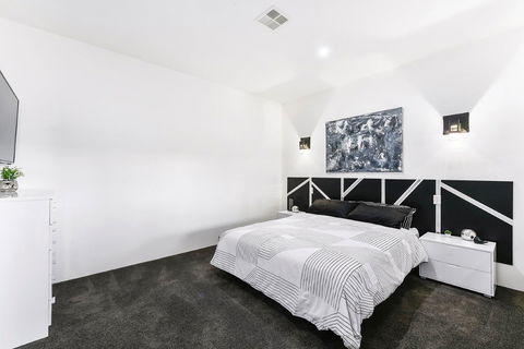 KENNEDY EXECUTIVE TOWNHOUSE - Tourism Brisbane 2