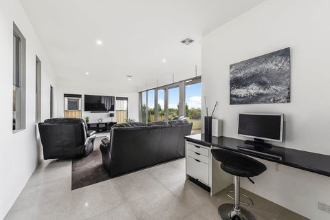KENNEDY EXECUTIVE TOWNHOUSE - Tourism Brisbane 16