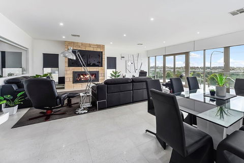 KENNEDY EXECUTIVE TOWNHOUSE - Tourism Brisbane 19