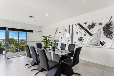 KENNEDY EXECUTIVE TOWNHOUSE - Tourism Brisbane 10