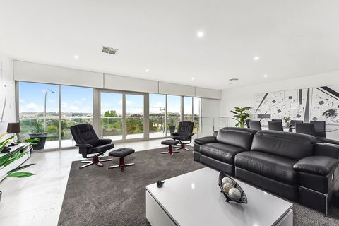 KENNEDY EXECUTIVE TOWNHOUSE - Tourism Brisbane 13