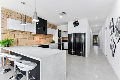 KENNEDY EXECUTIVE TOWNHOUSE - Tourism Brisbane 6