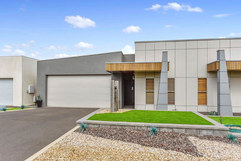 KENNEDY EXECUTIVE TOWNHOUSE - Tourism Brisbane 9