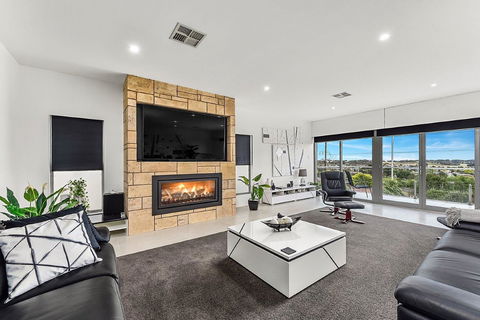 KENNEDY EXECUTIVE TOWNHOUSE - Tourism Brisbane 0