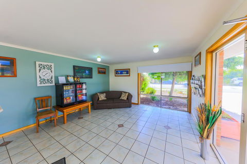 Country Roads Motor Inn Naracoorte - Tourism Brisbane 37