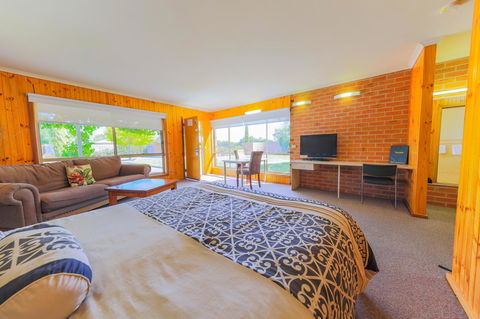 Country Roads Motor Inn Naracoorte - Tourism Brisbane 0