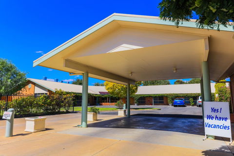 Country Roads Motor Inn Naracoorte - Tourism Brisbane 1